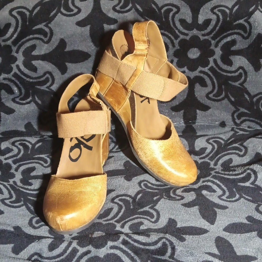 OTBT Tan Women's Sandals